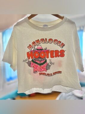 VTG paper thin hooters Hawaii tee